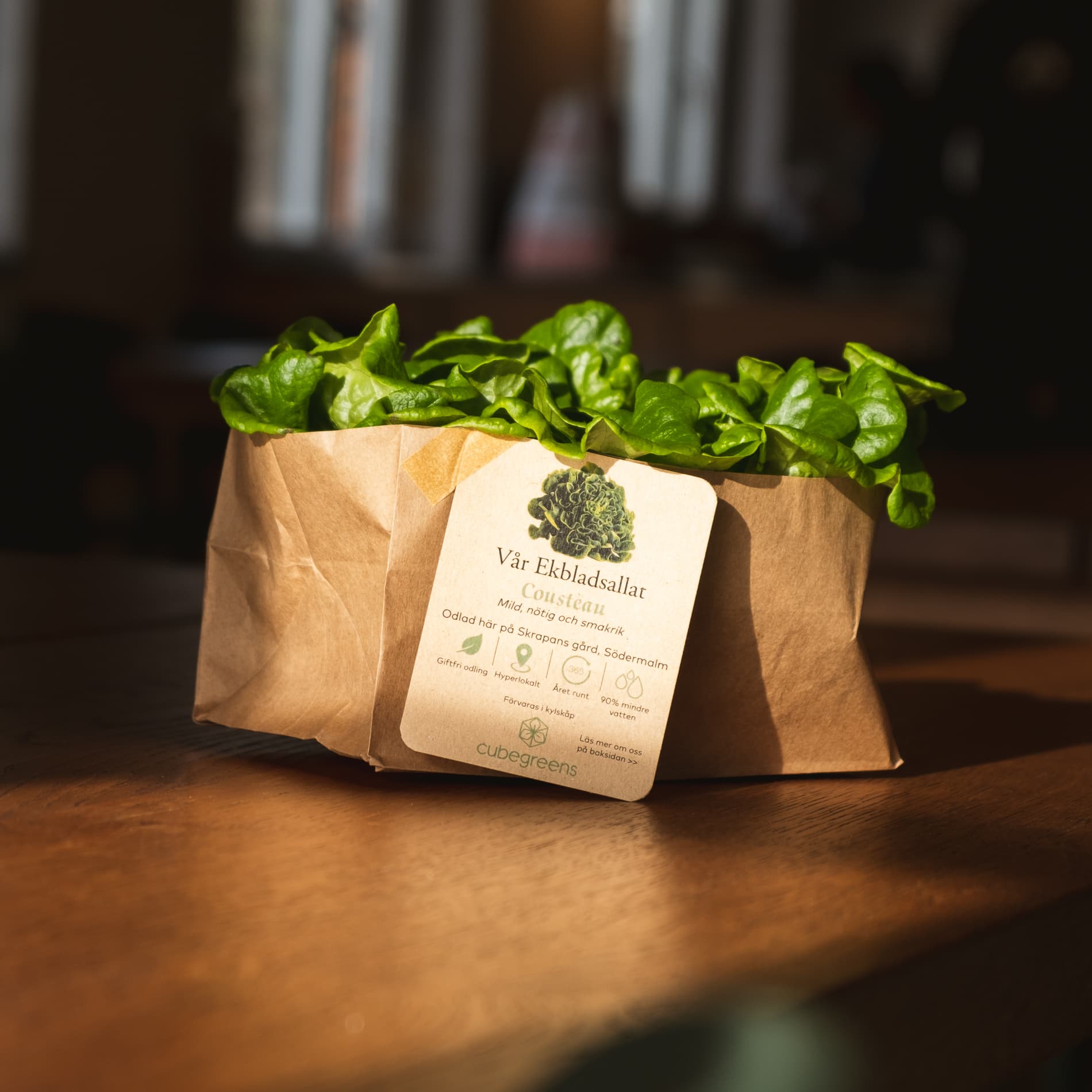 Sallat i påse med reklam för Cubegreens
