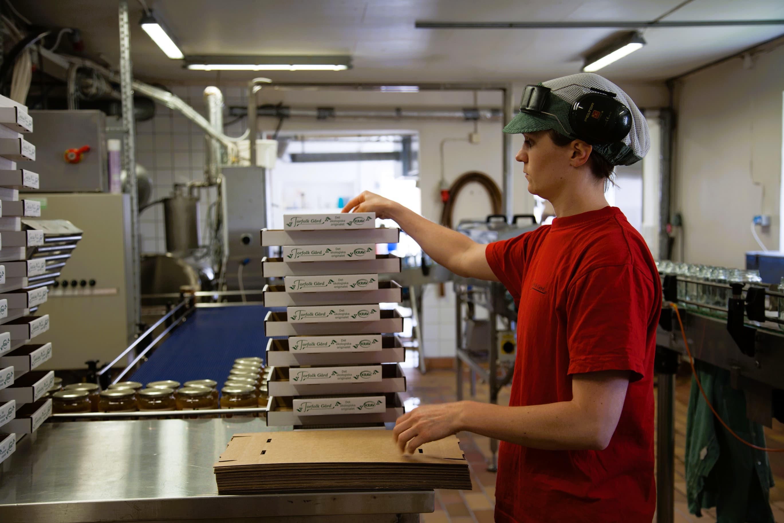 Paketering av marmelad i köket